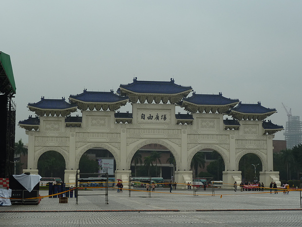 <a href='http://m.zhuangxiu888.com/lvyou/view/169' title='中正紀念堂' style='color:blue;font-size:14px;'>中正紀念堂</a>廣場