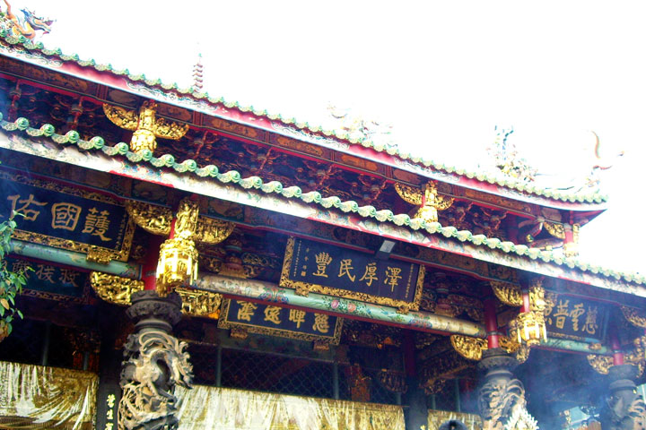 臺北艋舺龍山寺 ，又稱萬年寺