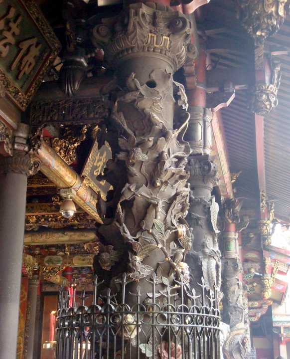 臺北艋舺龍山寺 ，又稱萬年寺