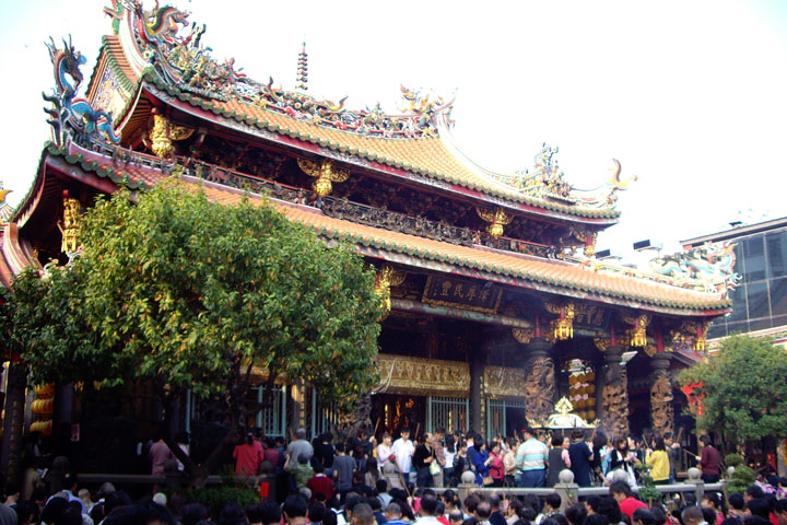 臺北艋舺龍山寺 ，又稱萬年寺