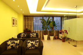 候診區(qū)，臺北風(fēng)華整形外科診所