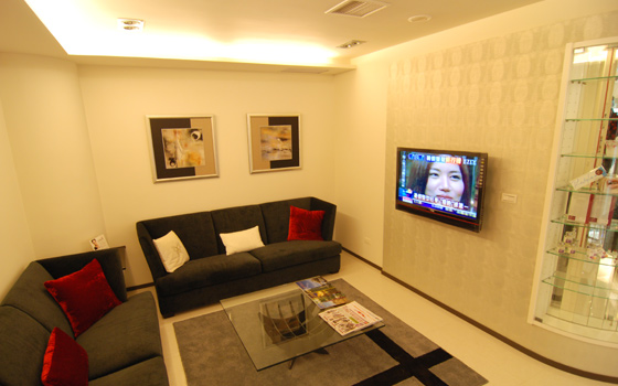 舒適候診室，臺南晶綻診所