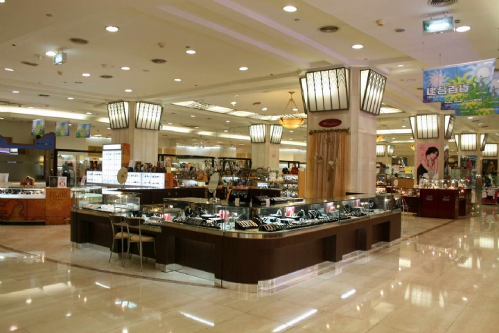 購物區，高雄85大樓