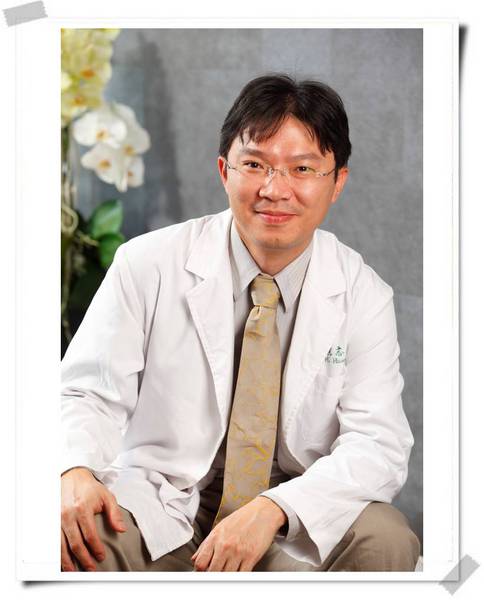 黃志宏，臺灣群英整形外科診所