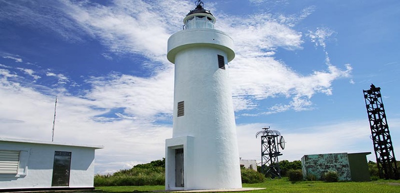 蘭嶼燈塔為臺灣海拔最高的燈塔，是看海的極佳地點