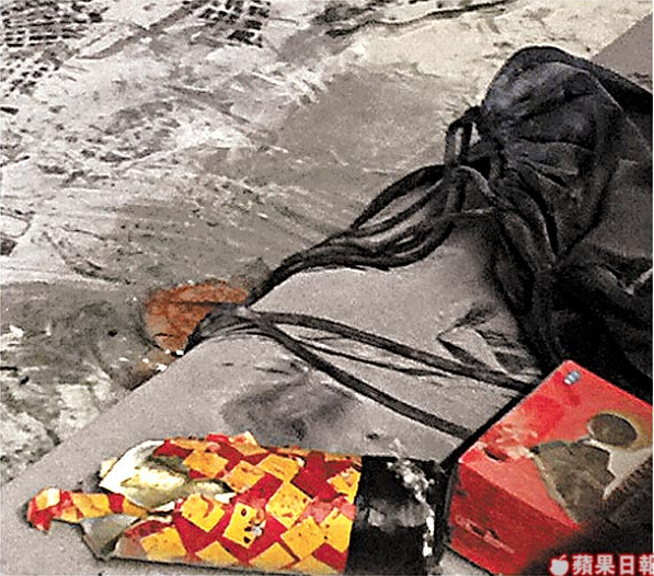 車廂座椅上，留有疑似發(fā)生爆炸的爆裂物。