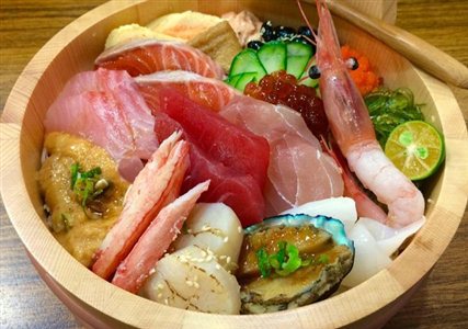 高雄佐賀生魚片丼飯