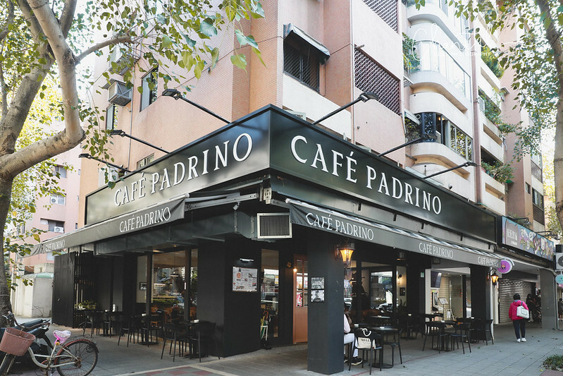 Cafe Padrino設計風格走古典歐式路線